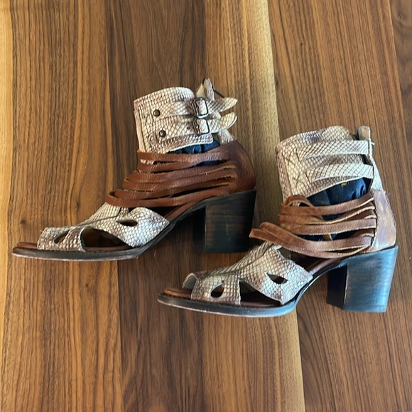 SOLD - EUC Vintage Freebird Nest, size 9, fits 10 - Picture 6 of 9